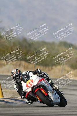 media/Dec-01-2025-Moto Forza (Mon) [[2daa91e15f]]/1-Advanced Group/Session 3 (Turn 3)/